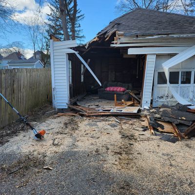 Emergency tree service operation site